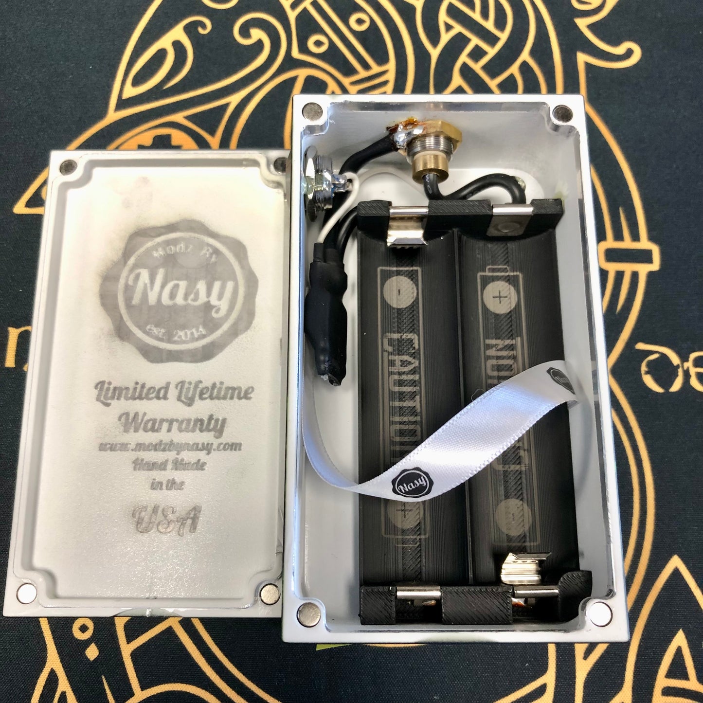 Parallel/Series Mech Box Mod SS Top/Button (Dual 21700) by Nasy Mods - Hobby Delights Parallel/Series Mech Box Mod SS Top/Button (Dual 21700) by Nasy Mods - Hobby Delights
